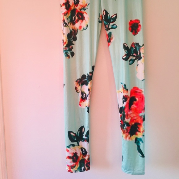 Stretchy Patterned Mint Leggings - Picture 3 of 3